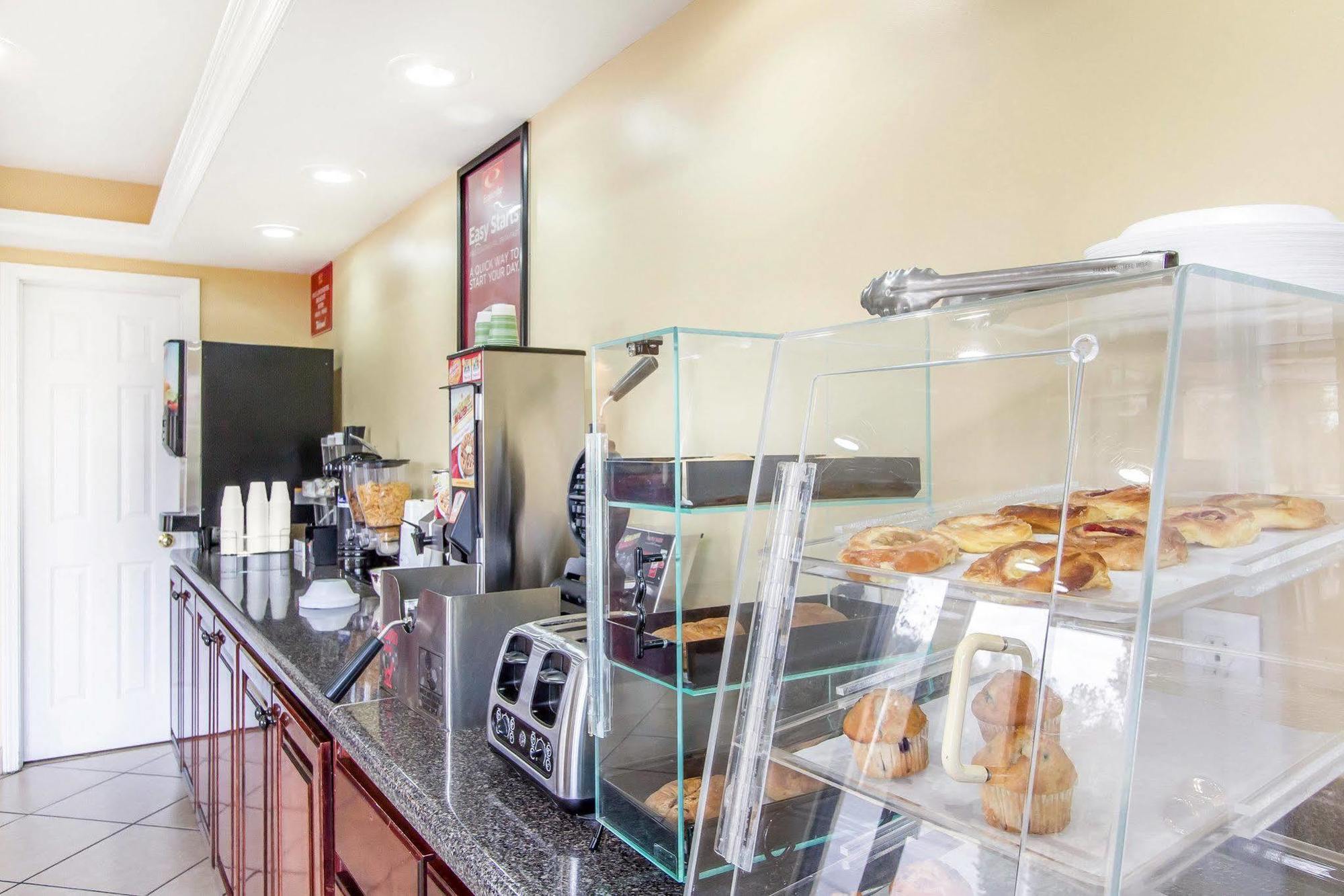 Econo Lodge Inn & Suites Evergreen Zewnętrze zdjęcie
