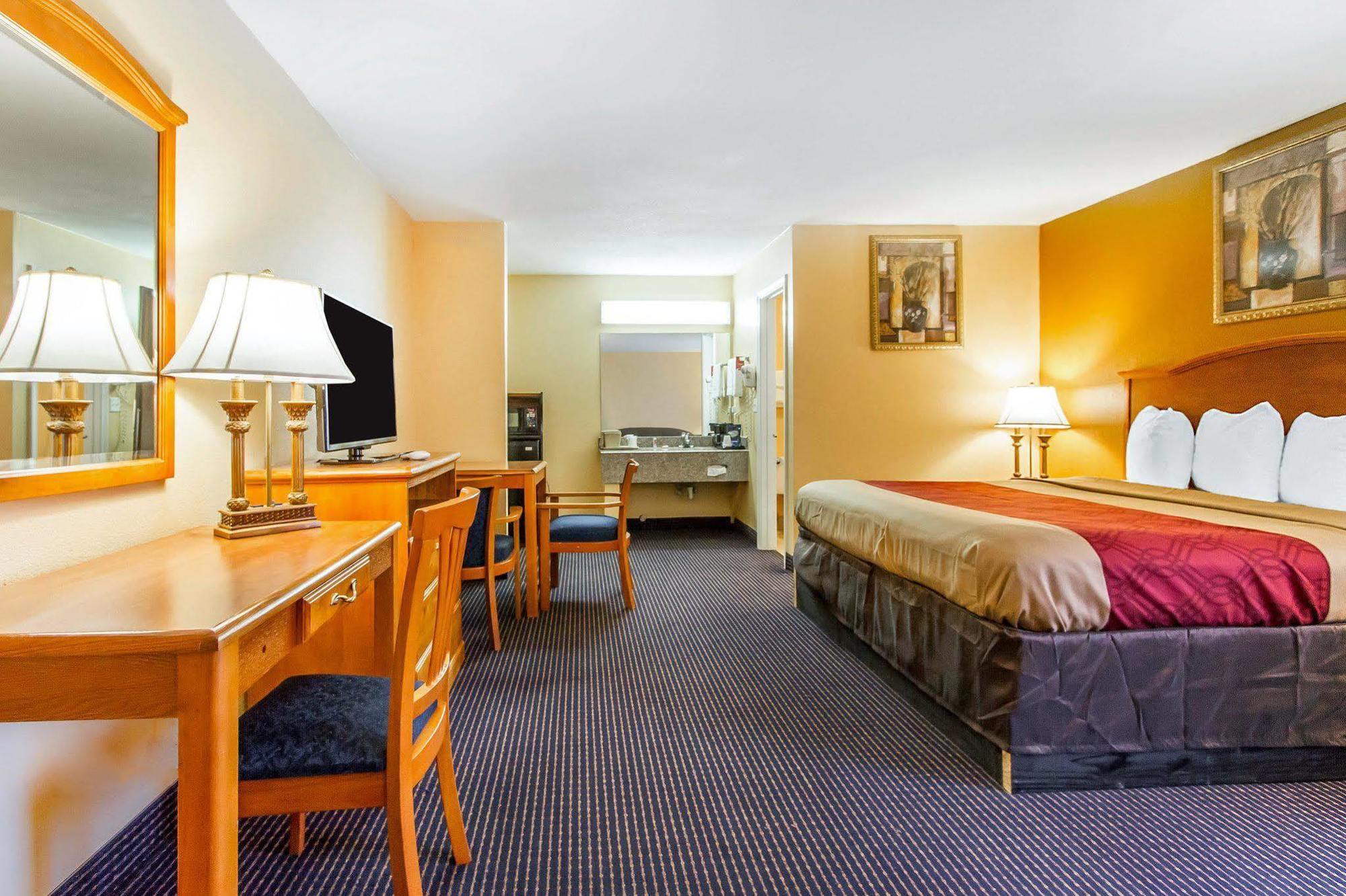 Econo Lodge Inn & Suites Evergreen Zewnętrze zdjęcie