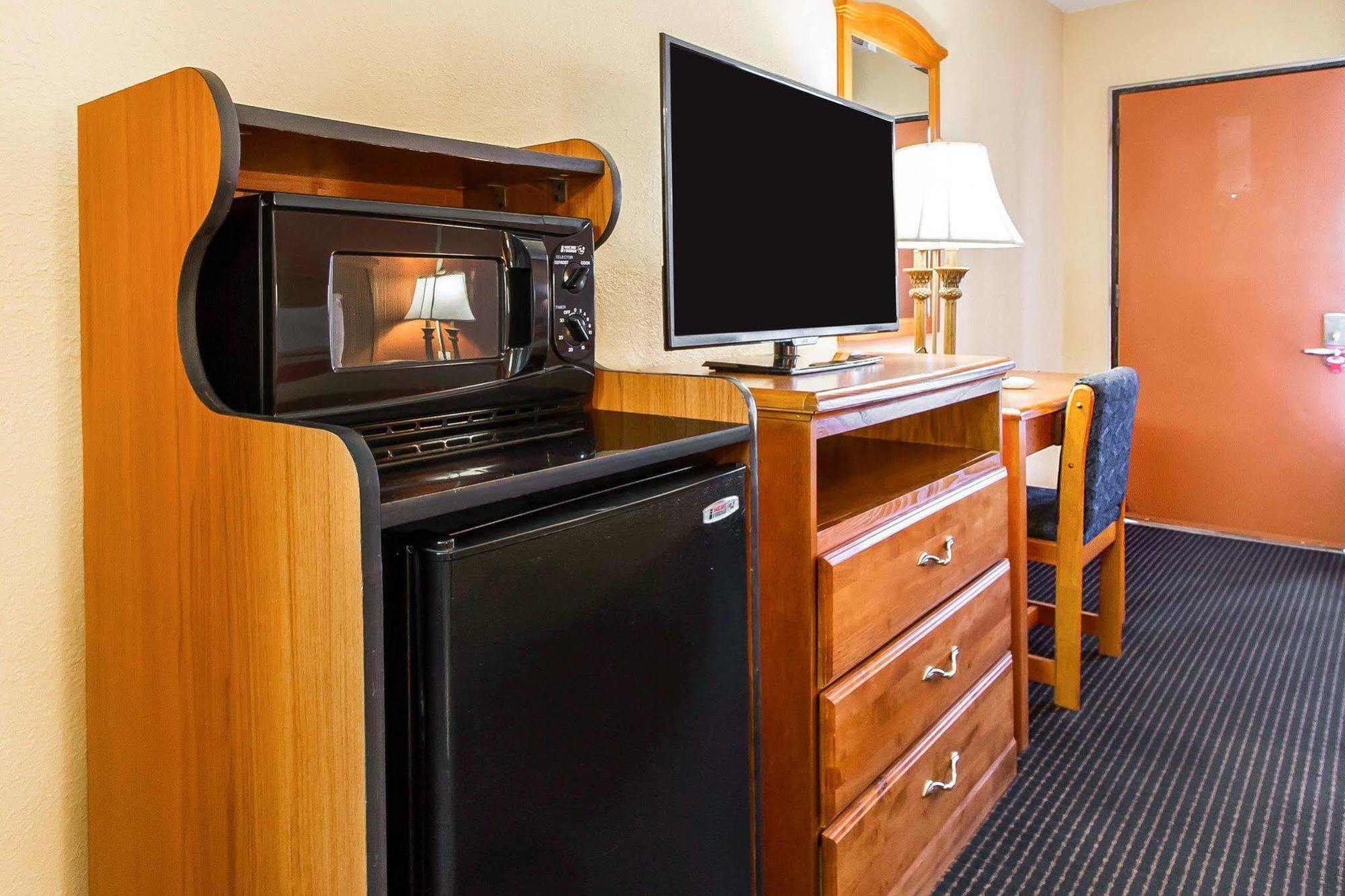 Econo Lodge Inn & Suites Evergreen Zewnętrze zdjęcie