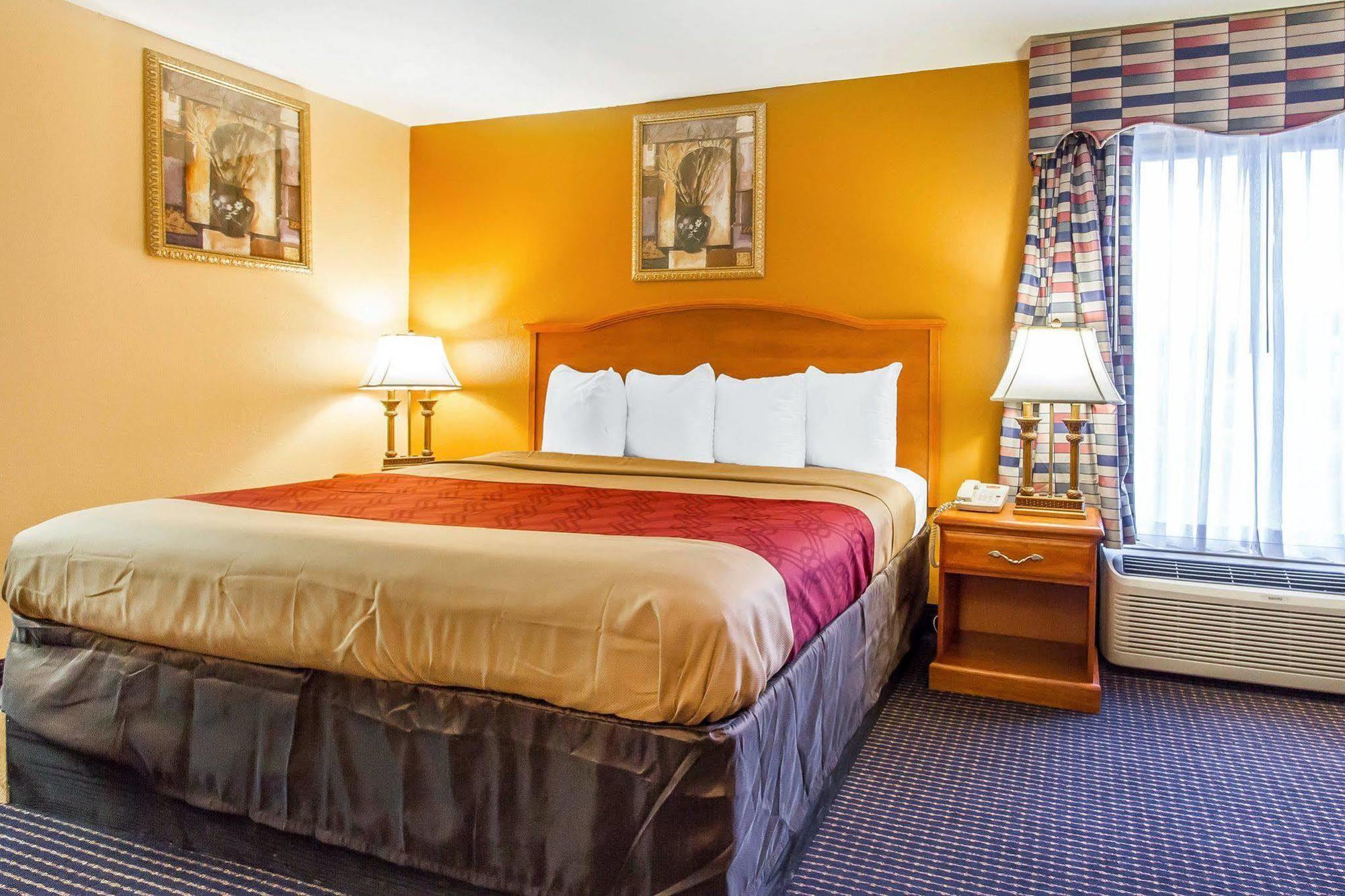 Econo Lodge Inn & Suites Evergreen Zewnętrze zdjęcie