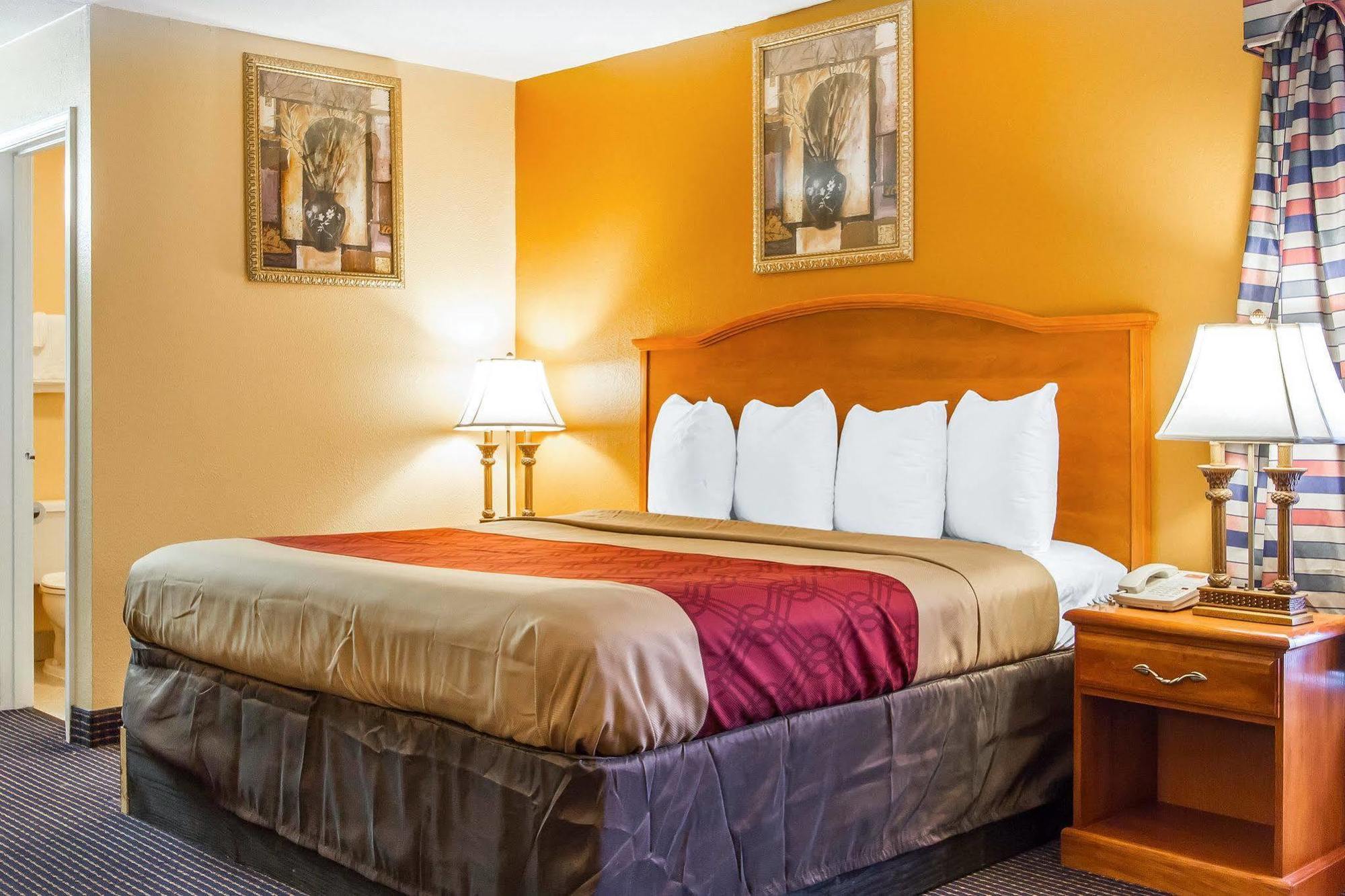 Econo Lodge Inn & Suites Evergreen Zewnętrze zdjęcie