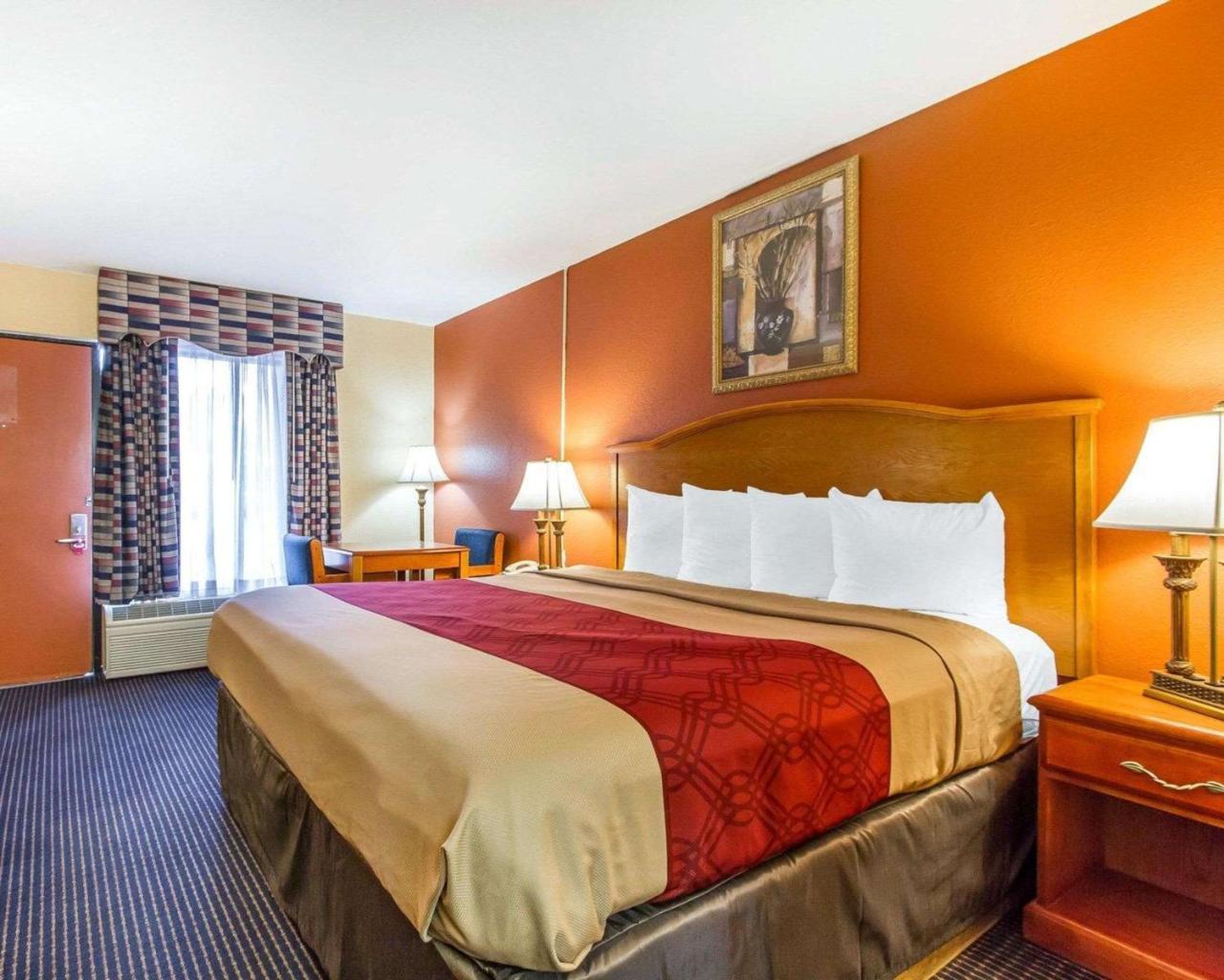Econo Lodge Inn & Suites Evergreen Zewnętrze zdjęcie